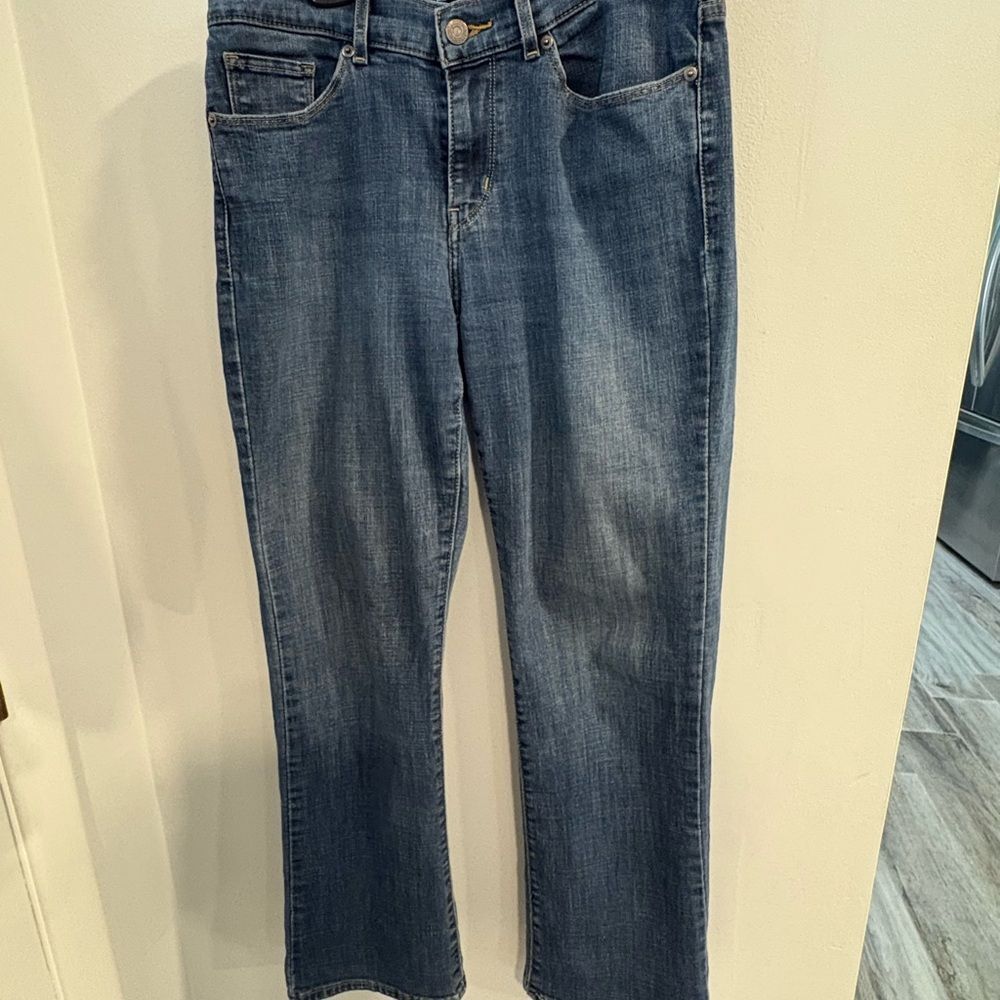 Levi's Women's Straight Leg Blue Jeans - Picture 11 of 11